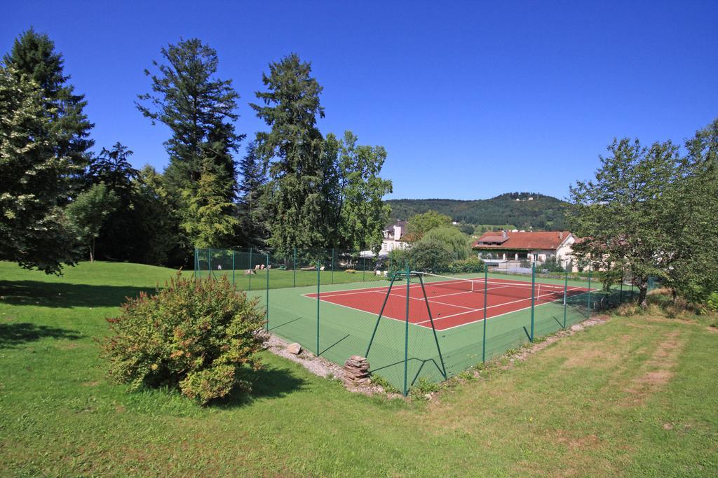 Logis La Residence Le Val-dʼAjol Esterno foto