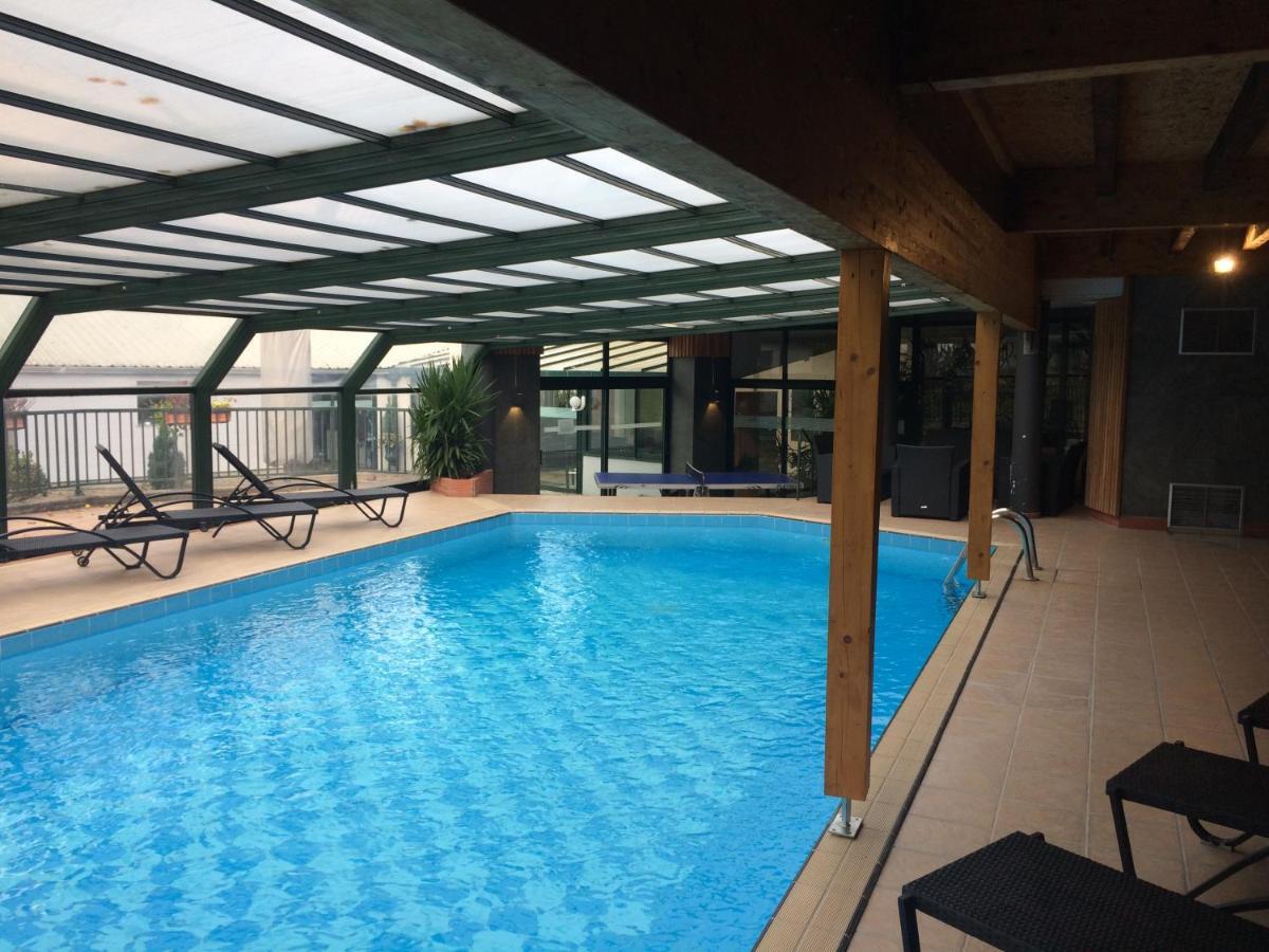 Logis La Residence Le Val-dʼAjol Esterno foto
